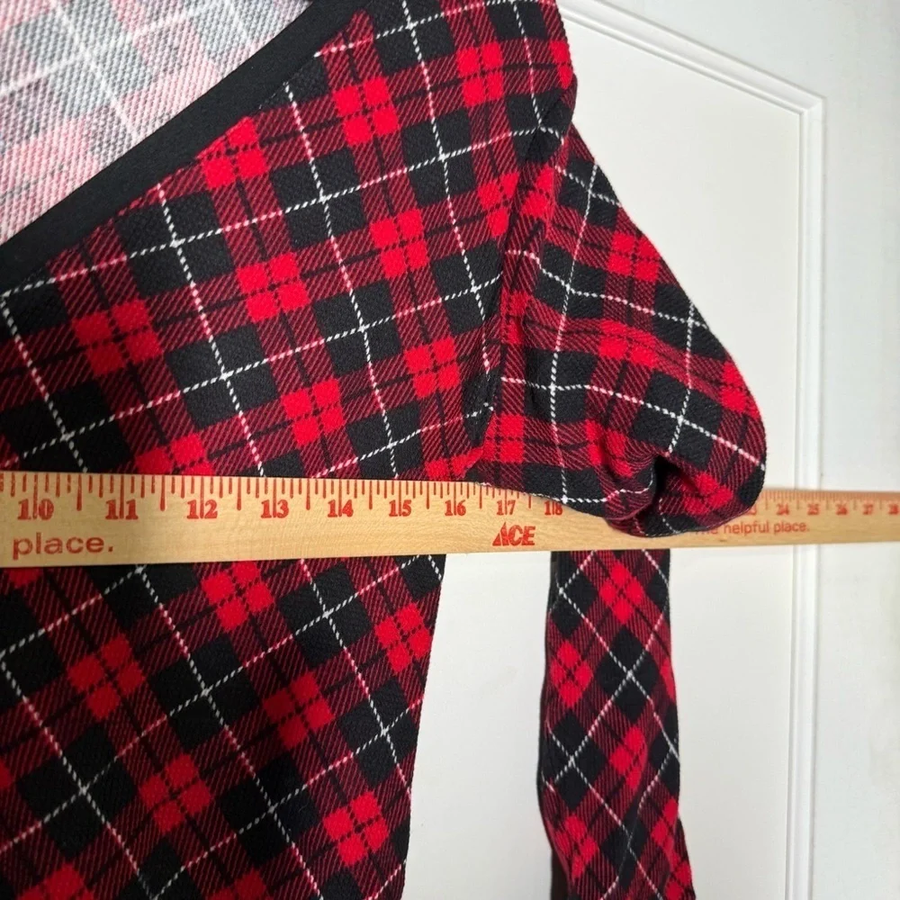 Victoria's Secret Thermal Pajama Top Plaid Red and Black Size Medium Button